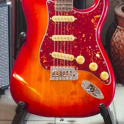 Fender Squire Stratocaster 2025-Sienna Sunburst-Red Tortoise image 2