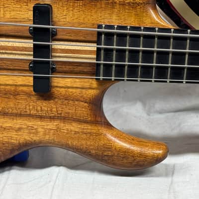 Carvin USA LB-70P lb 70 p lb70p 4-string Bass with Case image 6