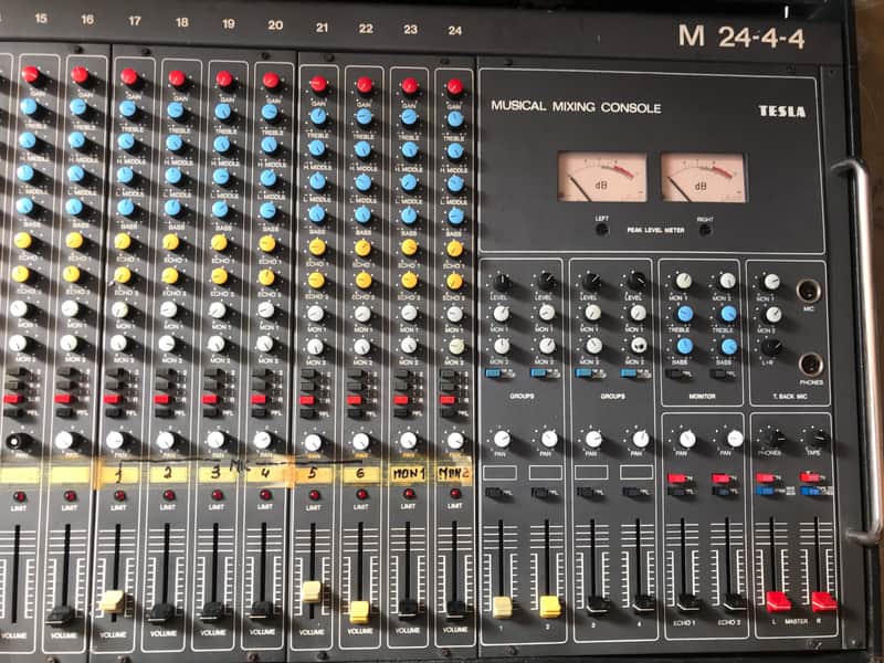 Immagine Tesla M24-4-4 analog mixing console - 1