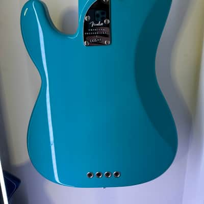 Fender American Professional II Precision Bass with Maple Fretboard 2020 - Present - Miami Blue image 4