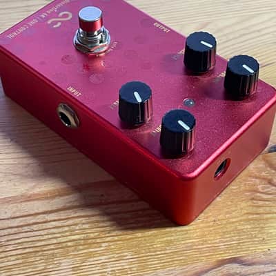 One Control Dyna Red Distortion 4K 2020 - 2021 - Red image 7
