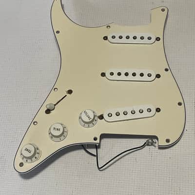 2006 MIM Fender Mexico Stratocaster Lefty White Loaded SSS Pickguard 11 Screw 3 Ply image 5