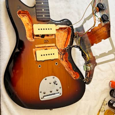 Fender Road Worn '60s Jazzmaster with Pau Ferro Fretboard 2018 - 2019 - 3-Color Sunburst image 12