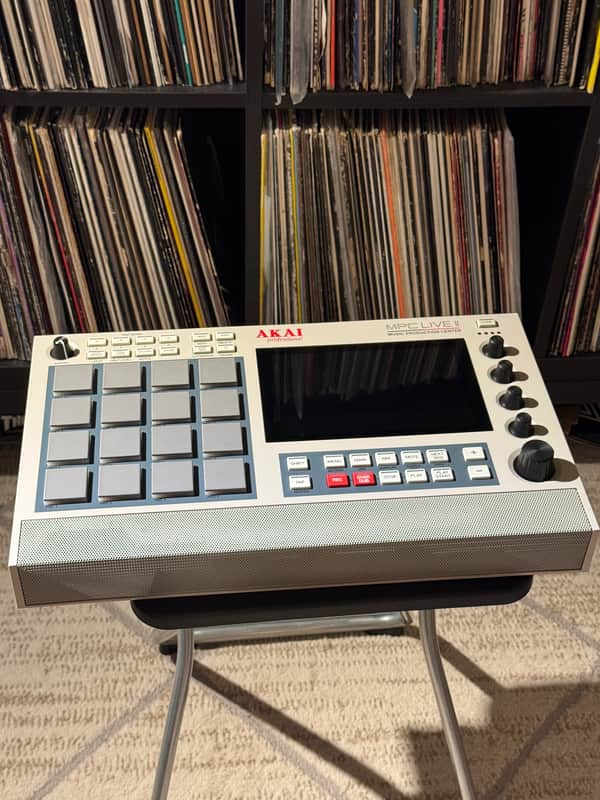 Akai MPC Live II Standalone Sampler / Sequencer Retro Edition 2020 - Present - Grey image 1