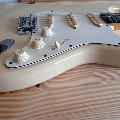 Fender Stratocaster MIJ Made In Japan E serial 1989 Olympic White Rosewood fretboard in Very Good Condition image 6