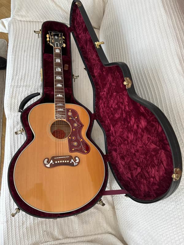 Rare Limited Edition Gibson SJ-200 Pete Townshend Signature 2002