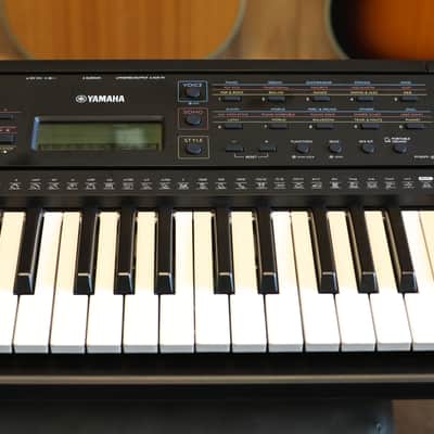 Yamaha PSR-E273 61-Key Arranger Keyboard 2020 - Present - Black image 4