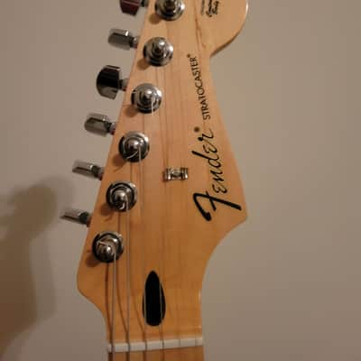 Fender Standard Stratocaster-Arctic White image 8