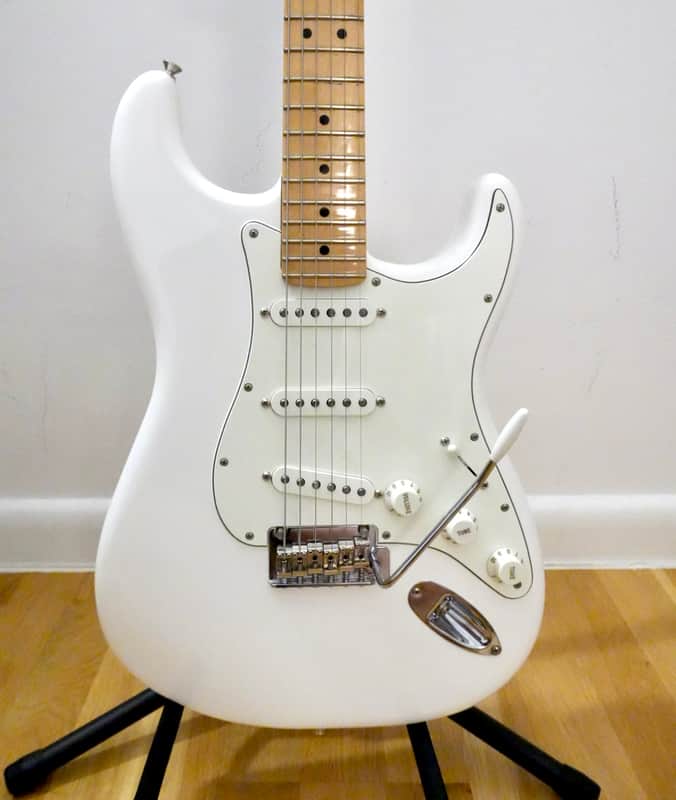 Fender Player Stratocaster with Maple Fretboard - Polar White image 1