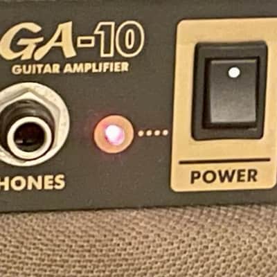 Yamaha GA-10 Guitar Amplifier 10W Solid State Portable Practice Amp - Tested & Sounds Great image 5