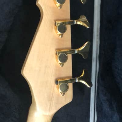 Peavey Axcelerator 2-T Red image 3