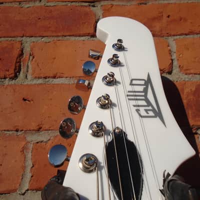 Guild Starfire l Jet 90 Transparent White , store demo image 4