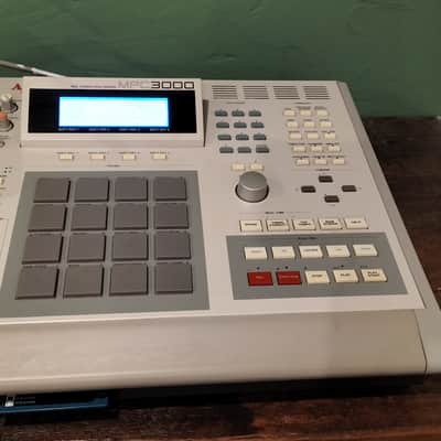 Akai MPC3000 MIDI Production Center 1993 - 2001 - Grey image 4