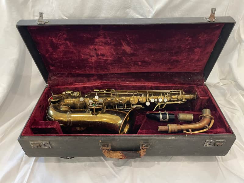 C.G. Conn New Wonder Series II 1926-1927 - Lacquered Brass with Vintage Instruction Manuals and Music Books image 1