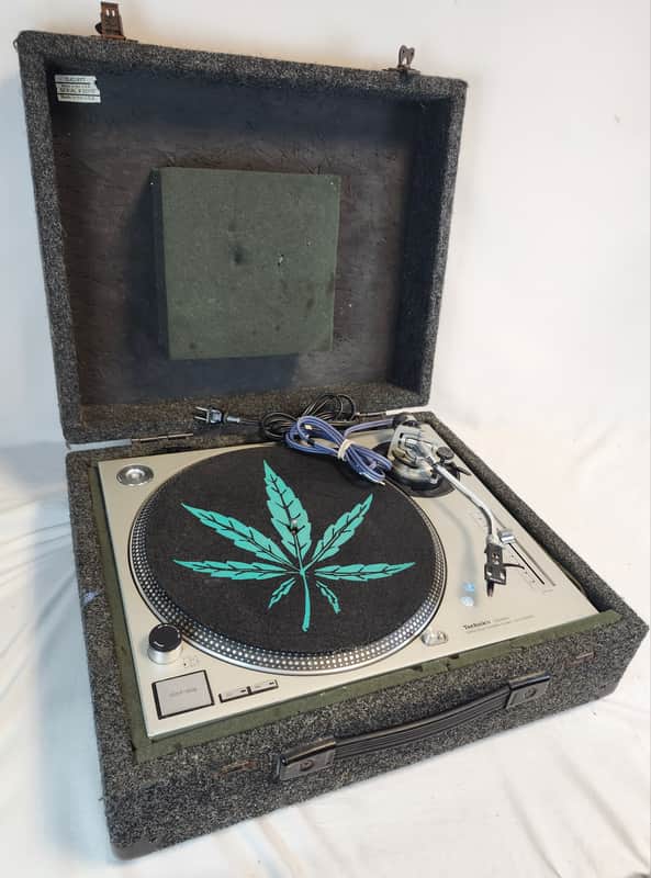 Vintage Technics SL-1200MK2-M Turn Table, 1981, w/GenzBenz Road Case image 1