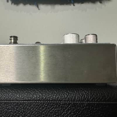 Origin Effects Deluxe61 Amp Tremolo & Drive - Silver image 5