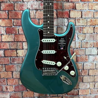 Fender American Professional Classic Stratocaster Electric Guitar- Sherwood Green With Rosewood Fingerboard image 2