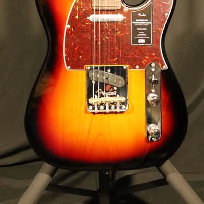Fender American Professional II Telecaster with Rosewood Fretboard 2024 - 3-Color Sunburst image 2
