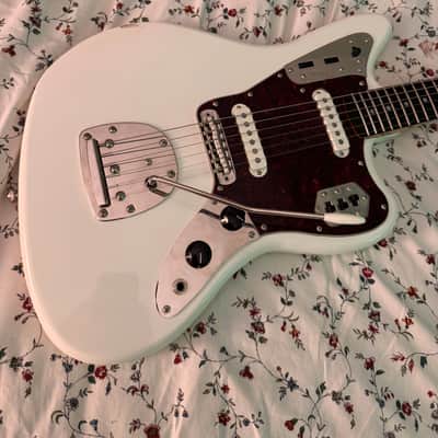 Squier Classic Vibe '60s Jaguar 2022 - Olympic White with Matching Headstock image 2