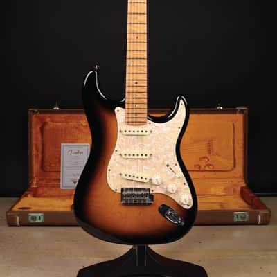 Fender 2004 Custom Shop Custom Classic Player Stratocaster in 2-Tone Sunburst with 3x Lindy Fralin Blues Special Pickups, Premium Ash Body, Lightly Figured Maple Neck, 9.5" Radius, Modern "C" Neck Profile, Sperzel Trim-Lok Tuners & Abalone Dot Inlays image 2