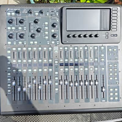 Behringer X32 Compact - mixing desk - w/ softbag, flight case, decksaver, gooseneck LED image 1
