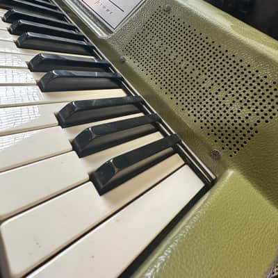 Wurlitzer 200A 64-Key Electric Piano 1974 - 1983 - Avocado Green image 5