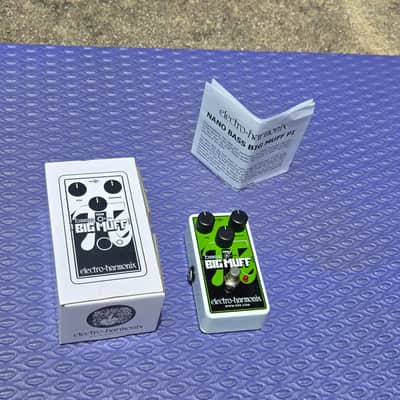 Electro-Harmonix Nano Bass Big Muff Pi Distortion / Sustainer 2014 - Present - Green / Black image 2
