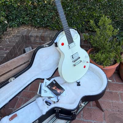 Gibson Signature Les Paul Guitar with OHSC 2012 - Excellent image 6