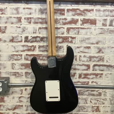 Fender Player Stratocaster with Maple Fretboard 2018 - Present - Black image 3