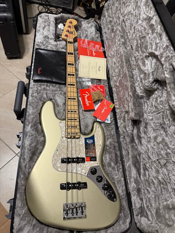 Fender American Elite Jazz Bass with Maple Fretboard 2016 - 2019 - Champagne image 1