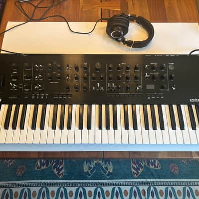 Korg Prologue 16 Polyphonic 61-Key 16-Voice Analog Synthesizer 2018 - Present - Black/Wood image 1