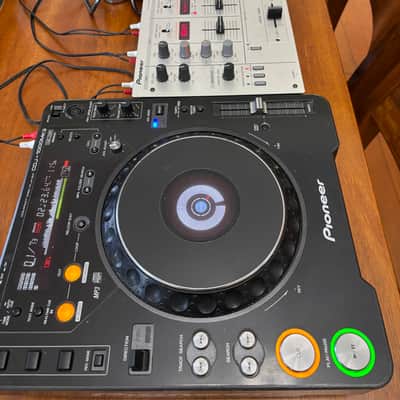 Pioneer CDJ-1000MK3's (pair) and DJM-300-S 2010's - black image 2