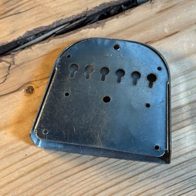 Guitar string retaining tailpiece and cover för japanese style guitars image 3