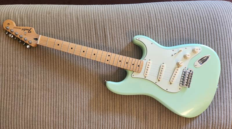 Surf Pearl Fender Player Stratocaster Special Edition with Maple Fretboard image 1