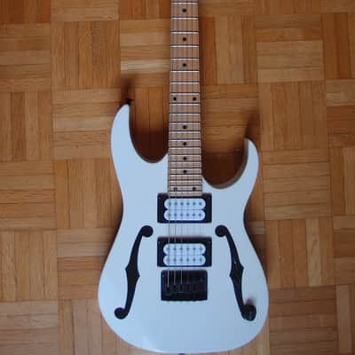 Ibanez PGMM31-WH Paul Gilbert Signature miKro - White image 2
