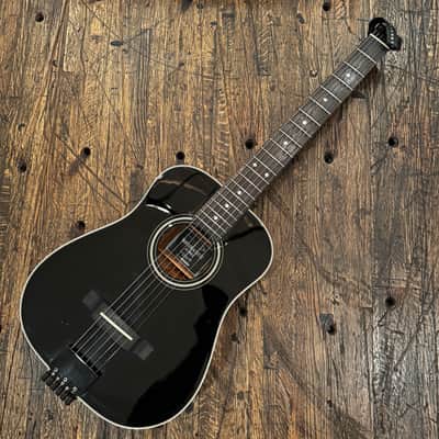 Traveler AG-200EQ Acoustic-Electric HeadlessTravel Guitar - Black image 4