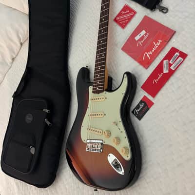 Fender Robert Cray Artist Series Signature Stratocaster 2003 - Present - 3-Color Sunburst image 2