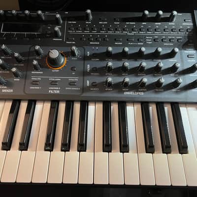 Sequential Pro 3 37-Key 3-Voice Monophonic / Paraphonic Synthesizer 2020 - Present - Black image 3