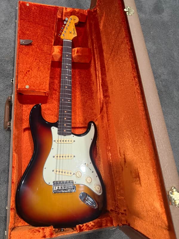 Fender American Vintage II '61 Stratocaster 2022 - Present - 3-Color Sunburst