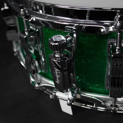 Ludwig 14" x 5" Classic Maple Snare Drum, Green Sparkle image 3