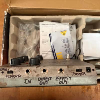 Behringer VM1 Vintage Time Machine Delay / Vibrato 2010s - Cream White / Black image 3