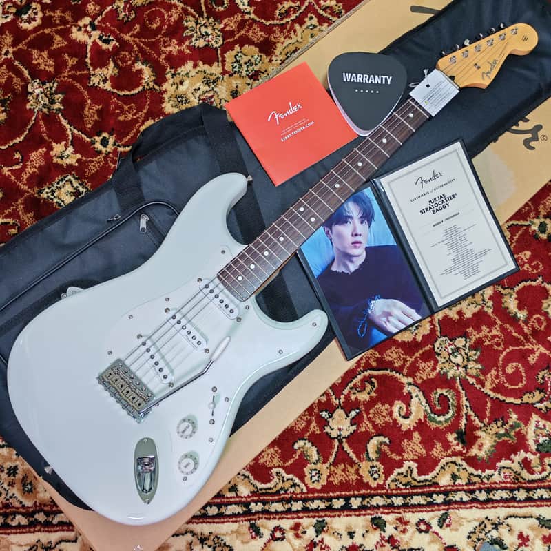 *NEW IN BOX* 2026 Fender Japan Artist Series, Limited Edition JUKJAE Stratocaster Baggy Olympic White, Fender Flagship Tokyo Store Exclusivity 🔥 image 1