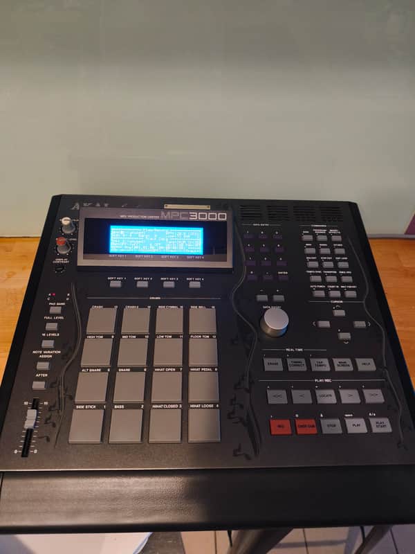 Akai MPC3000LE MIDI Production Center 1999 - 2001 - Black image 1