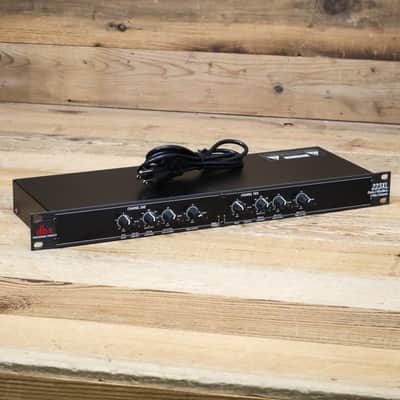 dbx 223XL ステレオ 2-Way/Mono 3-Way クロスオーバー dbx 223xs Stereo 2-Way/Mono 3-Way Crossover | Guitar Center