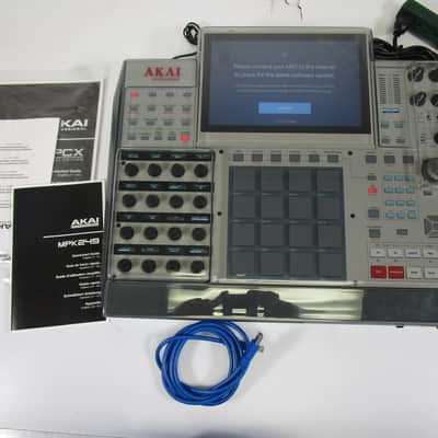 Immagine Akai MPCX Special Edition Standalone Sampler / Sequencer & Cover - 1