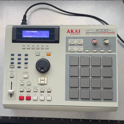 Akai MPC 2000xl | 8 Outs | Max Ram | Card Reader | New Screen | Excellent Condition image 9