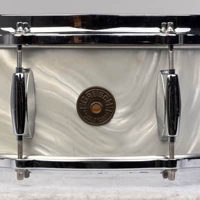 Gretsch 18/12/12/14/5.5x14" 60's Round Badge Bop Drum Set - White Satin Flame image 23