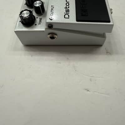 Boss Roland DS-1-WH Distortion Pearl White Limited Edition Guitar Effect Pedal image 3