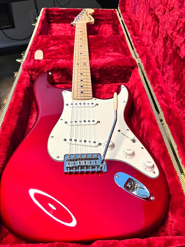 Fender American Special Stratocaster, Maple Fingerboard 2013 - Candy Apple Red w/ Tweed Hardshell Case
