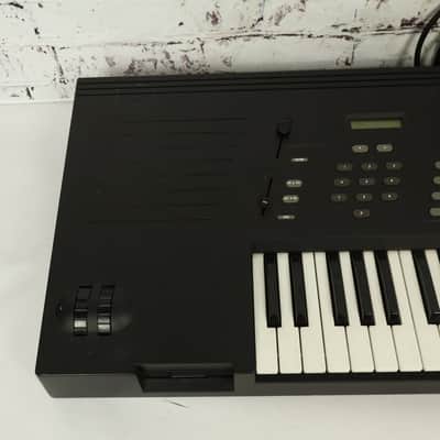 E-MU Systems EMU Emax II 16-bit Stereo Sampler Keyboard image 2